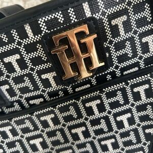 Tommy Hilfiger Black and White Tote w/ a bonus key/card carry mini clutch